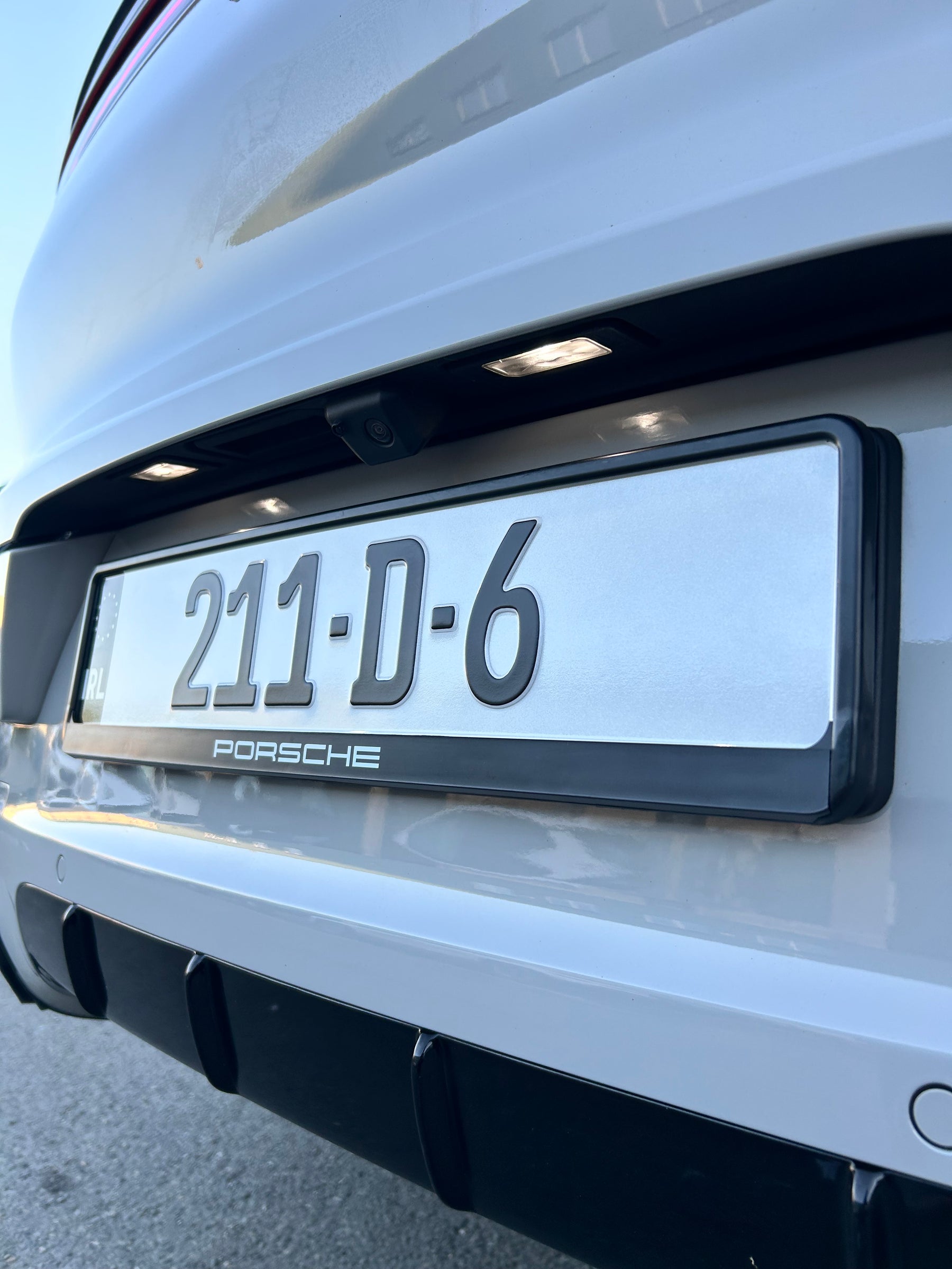 The Difference Between Pressed & Acrylic Number Plates?